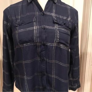 Abercrombie & Fitch button up shirt ,womens , size XS, navy & silver .